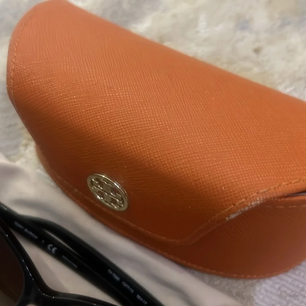 134. Tory Burch Women's TY7092A Black/Gold Cat Eye Sunglasses - Picture 7 of 9